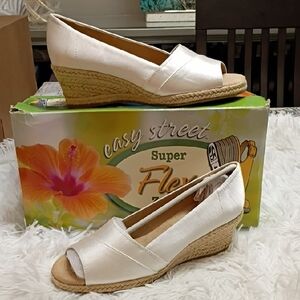Easy Street Jasper Women's Sz 7 Narrow Wedge Sandals Espadrilles
